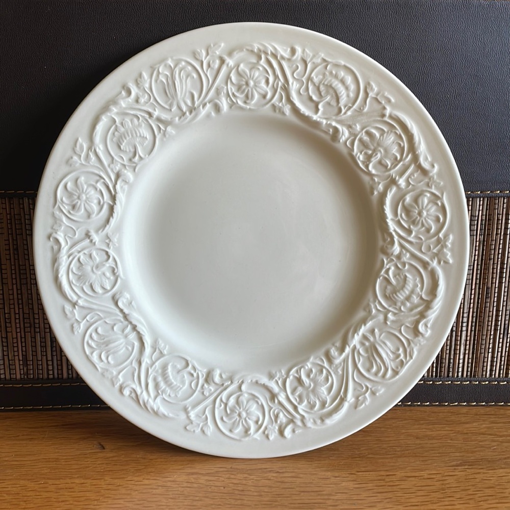 Wedgwood Patrician pattern dessert plates set of 7